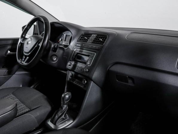 Volkswagen Polo V Рестайлинг с пробегом 2017 года, цена 1 249 000 рублей, 132940 км, седан, Автокод Объявления