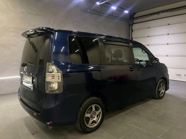 Toyota Voxy II (R70) с пробегом 2009 года, цена 1 050 000 рублей, 292029 км, минивэн, Автокод Объявления