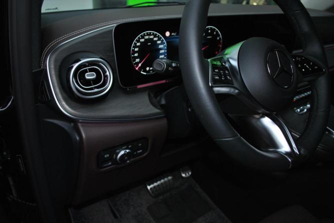Mercedes-Benz V-Класс III (W447) Рестайлинг 2 с пробегом 2025 года, цена 13 490 000 рублей, 700 км, минивэн, Автокод Объявления