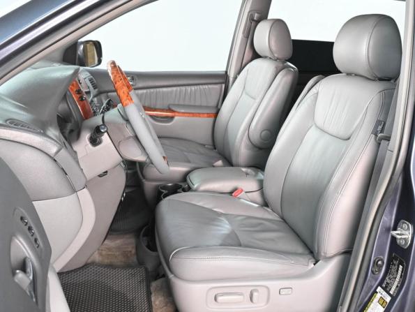 Toyota Sienna II Рестайлинг с пробегом 2008 года, цена 1 068 070 рублей, 236724 км, минивэн, Автокод Объявления