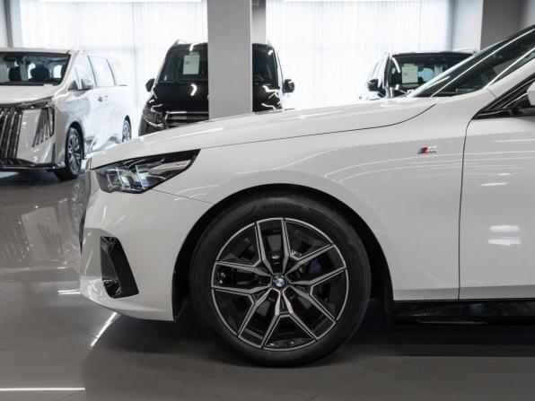 BMW 5 серии VIII (G60/G61/G68) с пробегом 2024 года, цена 6 550 000 рублей, 22543 км, седан, Автокод Объявления