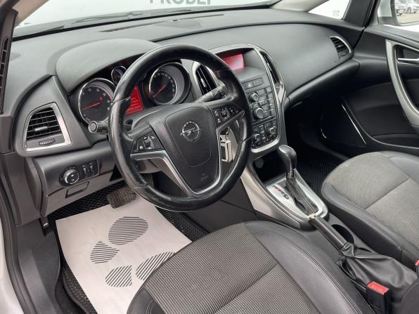Opel Astra J с пробегом 2011 года, цена 580 000 рублей, 217000 км, хэтчбек, Автокод Объявления