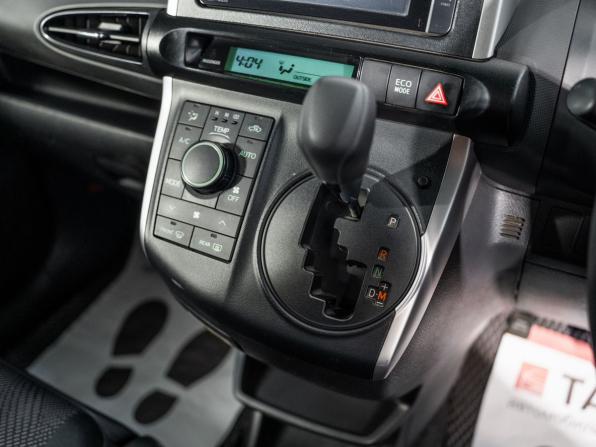 Toyota Wish II Рестайлинг с пробегом 2013 года, цена 1 395 000 рублей, 132300 км, минивэн, Автокод Объявления