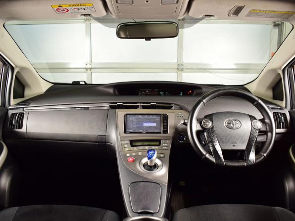 Toyota Prius III Рестайлинг (XW30) с пробегом 2015 года, цена 1 230 999 рублей, 171039 км, лифтбек, Автокод Объявления