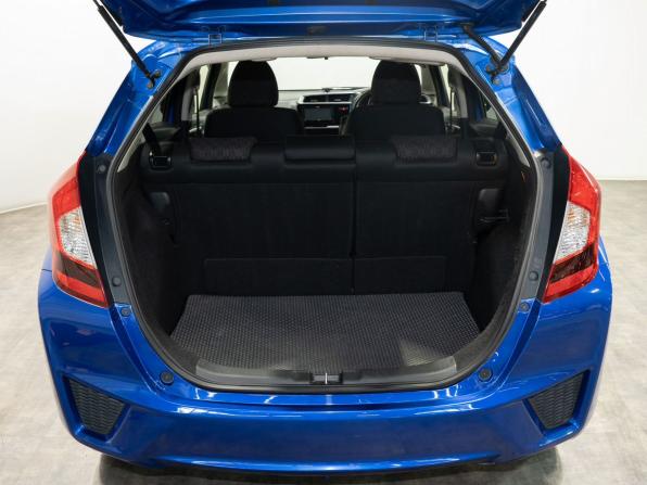 Honda Fit III Рестайлинг с пробегом 2017 года, цена 1 050 000 рублей, 106544 км, хэтчбек, Автокод Объявления