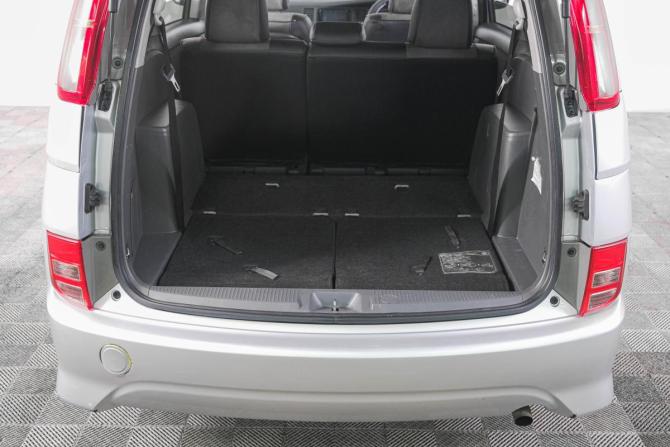 Toyota ISis I Рестайлинг с пробегом 2009 года, цена 1 099 000 рублей, 300000 км, компактвэн, Автокод Объявления