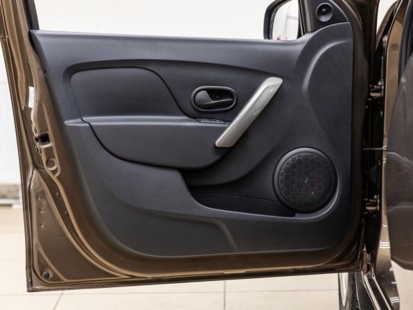 Renault Sandero II Рестайлинг с пробегом 2020 года, цена 1 068 000 рублей, 108580 км, хэтчбек, Автокод Объявления