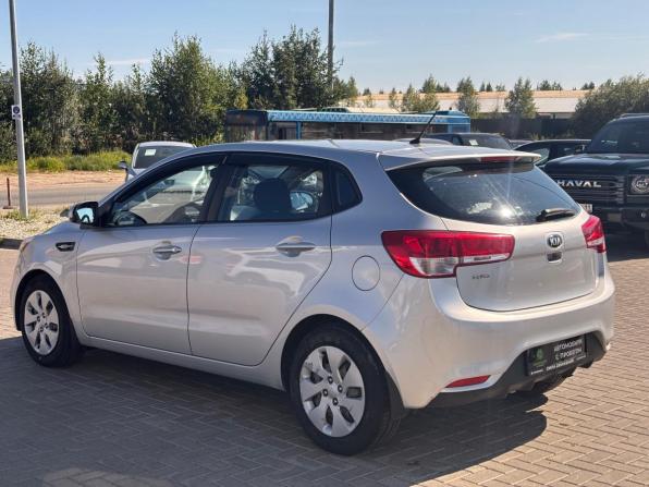 Kia Rio III Рестайлинг с пробегом 2015 года, цена 900 000 рублей, 198758 км, хэтчбек, Автокод Объявления