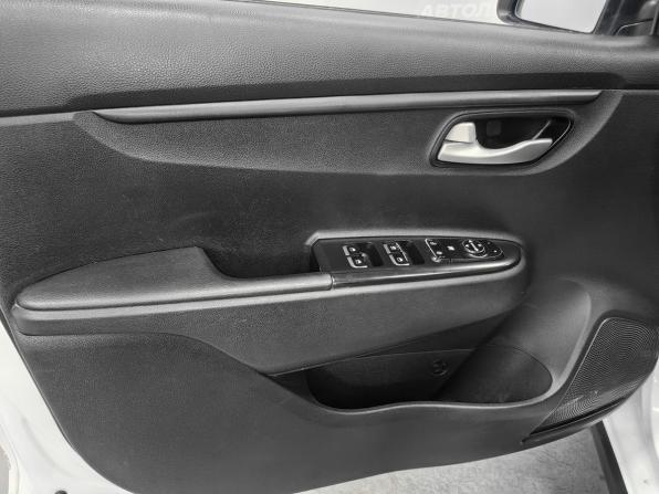 Kia Rio IV с пробегом 2018 года, цена 1 150 000 рублей, 162043 км, хэтчбек, Автокод Объявления