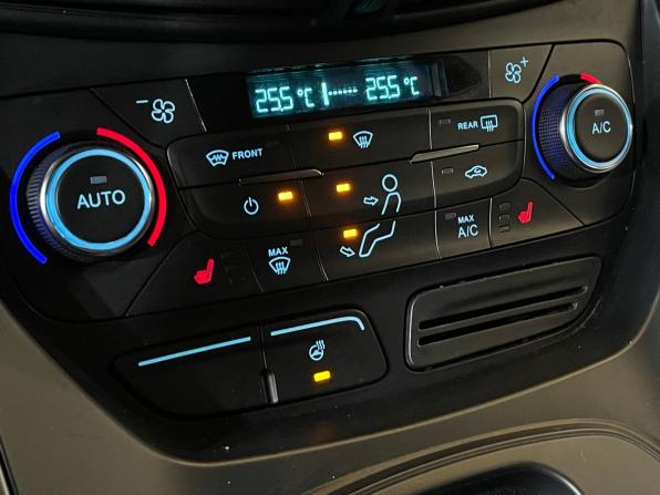 Ford Kuga II Рестайлинг с пробегом 2018 года, цена 1 350 000 рублей, 211015 км, внедорожник, Автокод Объявления