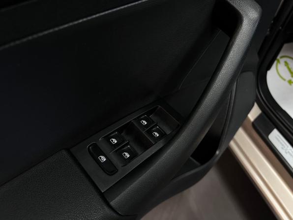 Skoda Rapid I Рестайлинг с пробегом 2019 года, цена 1 395 000 рублей, 54098 км, лифтбек, Автокод Объявления