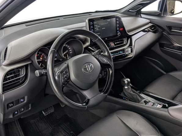 Toyota C-HR I Рестайлинг с пробегом 2021 года, цена 2 845 000 рублей, 55095 км, внедорожник, Автокод Объявления