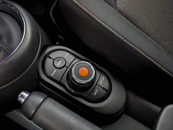 Mini Hatch III (F55/F56) Рестайлинг с пробегом 2020 года, цена 2 255 000 рублей, 73599 км, хэтчбек, Автокод Объявления