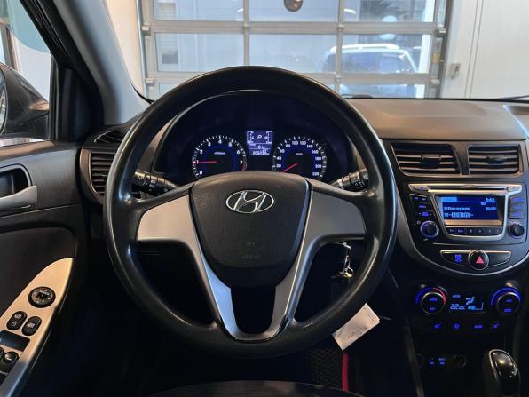 Hyundai Solaris I Рестайлинг с пробегом 2016 года, цена 987 000 рублей, 206238 км, седан, Автокод Объявления