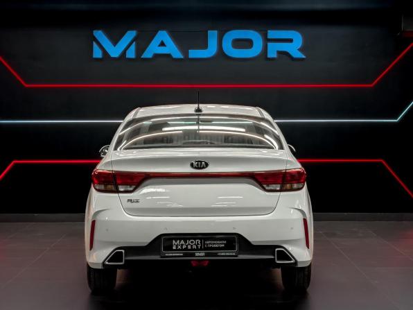 Kia Rio IV Рестайлинг с пробегом 2021 года, цена 1 390 000 рублей, 97751 км, седан, Автокод Объявления