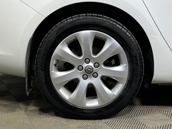 Opel Astra J Рестайлинг с пробегом 2013 года, цена 749 000 рублей, 184807 км, седан, Автокод Объявления