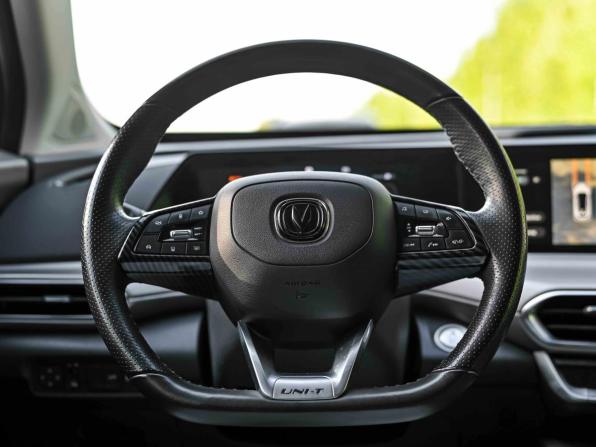 Changan UNI-T I Рестайлинг с пробегом 2024 года, цена 2 350 000 рублей, 36584 км, внедорожник, Автокод Объявления