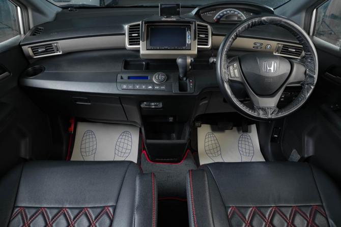 Honda Freed I Рестайлинг с пробегом 2014 года, цена 1 429 000 рублей, 95000 км, компактвэн, Автокод Объявления