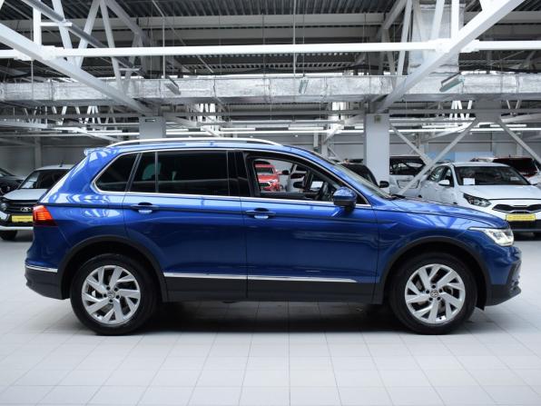 Volkswagen Tiguan II Рестайлинг с пробегом 2021 года, цена 2 410 000 рублей, 56061 км, внедорожник, Автокод Объявления