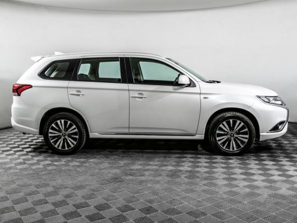 Mitsubishi Outlander III Рестайлинг 3 с пробегом 2022 года, цена 2 520 000 рублей, 22150 км, внедорожник, Автокод Объявления