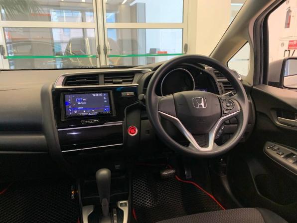 Honda Fit III Рестайлинг с пробегом 2018 года, цена 1 070 000 рублей, 84818 км, хэтчбек, Автокод Объявления