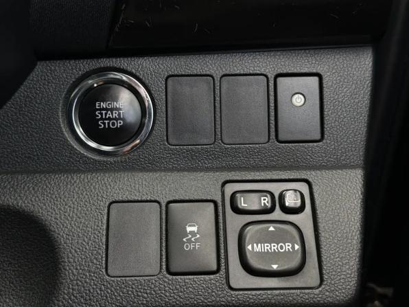 Toyota Ractis II с пробегом 2014 года, цена 970 000 рублей, 163114 км, хэтчбек, Автокод Объявления