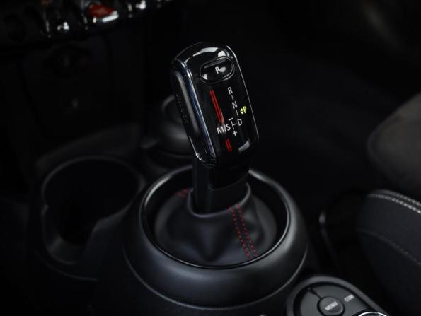 Mini Hatch III (F55/F56) Рестайлинг с пробегом 2020 года, цена 2 949 000 рублей, 85671 км, хэтчбек, Автокод Объявления