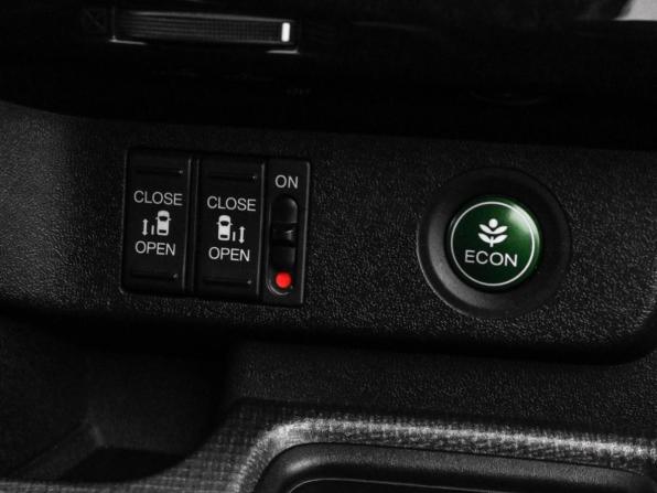 Honda Stepwgn V Рестайлинг с пробегом 2019 года, цена 2 249 000 рублей, 98061 км, минивэн, Автокод Объявления