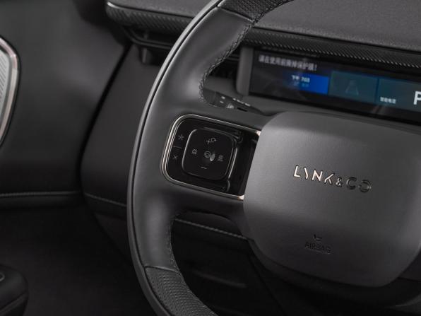Lynk &amp; Co 900 с пробегом 2025 года, цена 7 749 000 рублей, 59 км, внедорожник, Автокод Объявления