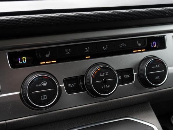 Volkswagen Caravelle T6 Рестайлинг с пробегом 2020 года, цена 4 990 000 рублей, 72395 км, минивэн, Автокод Объявления