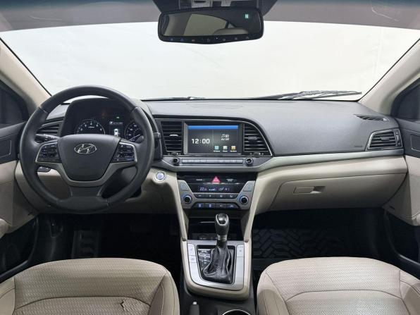 Hyundai Elantra VI (AD) с пробегом 2016 года, цена 1 050 000 рублей, 235880 км, седан, Автокод Объявления