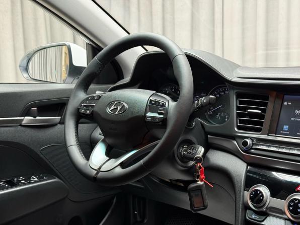 Hyundai Elantra VI (AD) с пробегом 2019 года, цена 1 399 000 рублей, 132012 км, седан, Автокод Объявления