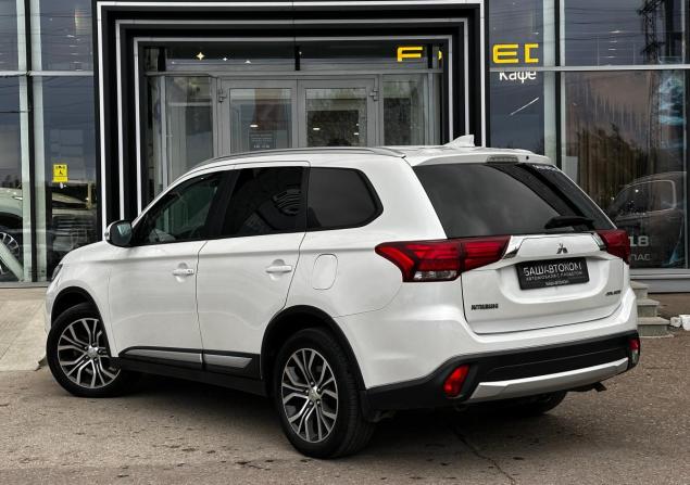 Mitsubishi Outlander III Рестайлинг 2 с пробегом 2017 года, цена 1 995 000 рублей, 109215 км, внедорожник, Автокод Объявления