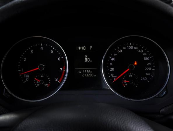 Volkswagen Jetta VI Рестайлинг с пробегом 2015 года, цена 950 000 рублей, 213279 км, седан, Автокод Объявления