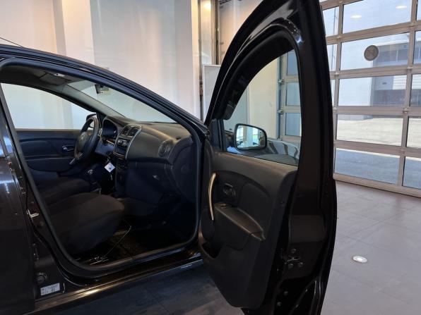 Renault Logan II с пробегом 2018 года, цена 650 000 рублей, 196677 км, седан, Автокод Объявления