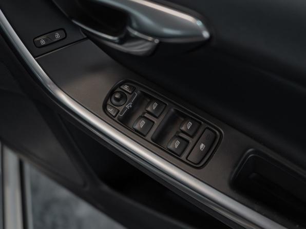Volvo S60 II Рестайлинг с пробегом 2017 года, цена 1 550 300 рублей, 71420 км, седан, Автокод Объявления