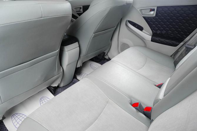 Toyota Prius III (XW30) с пробегом 2014 года, цена 1 049 000 рублей, 322647 км, лифтбек, Автокод Объявления