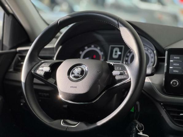 Skoda Rapid II с пробегом 2022 года, цена 1 750 000 рублей, 53007 км, лифтбек, Автокод Объявления