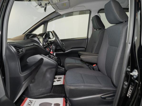 Toyota Noah III (R80) с пробегом 2017 года, цена 2 290 000 рублей, 101511 км, минивэн, Автокод Объявления