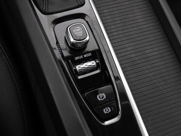 Volvo XC60 II с пробегом 2021 года, цена 3 800 000 рублей, 57604 км, внедорожник, Автокод Объявления