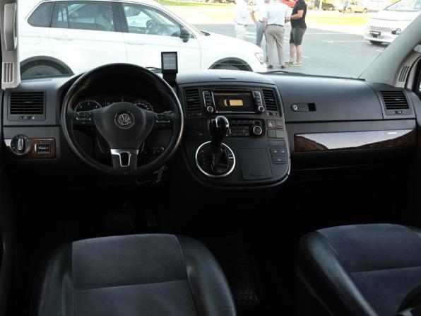 Volkswagen Multivan T5 Рестайлинг с пробегом 2010 года, цена 2 649 000 рублей, 166591 км, минивэн, Автокод Объявления
