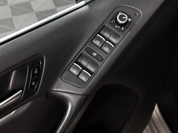 Volkswagen Tiguan I Рестайлинг с пробегом 2013 года, цена 1 090 000 рублей, 250000 км, внедорожник, Автокод Объявления