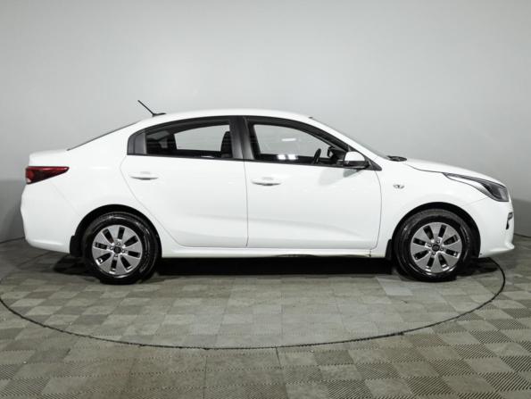 Kia Rio IV с пробегом 2018 года, цена 1 369 700 рублей, 62204 км, седан, Автокод Объявления