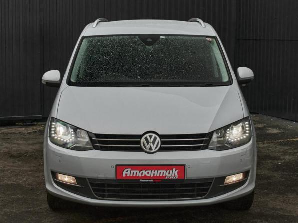 Volkswagen Sharan II Рестайлинг с пробегом 2017 года, цена 1 695 000 рублей, 200638 км, минивэн, Автокод Объявления