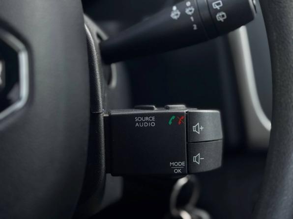 Renault Sandero II Рестайлинг с пробегом 2020 года, цена 879 000 рублей, 163035 км, хэтчбек, Автокод Объявления