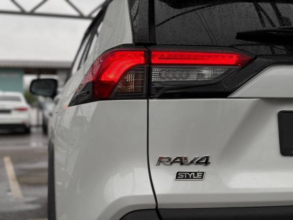 Toyota RAV4 V (XA50) с пробегом 2022 года, цена 2 735 000 рублей, 168000 км, внедорожник, Автокод Объявления