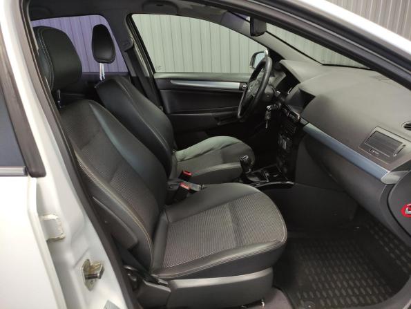 Opel Astra H Рестайлинг с пробегом 2011 года, цена 570 000 рублей, 173236 км, седан, Автокод Объявления
