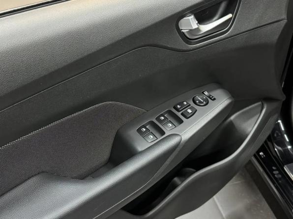 Hyundai Solaris II Рестайлинг с пробегом 2021 года, цена 1 277 000 рублей, 70000 км, седан, Автокод Объявления