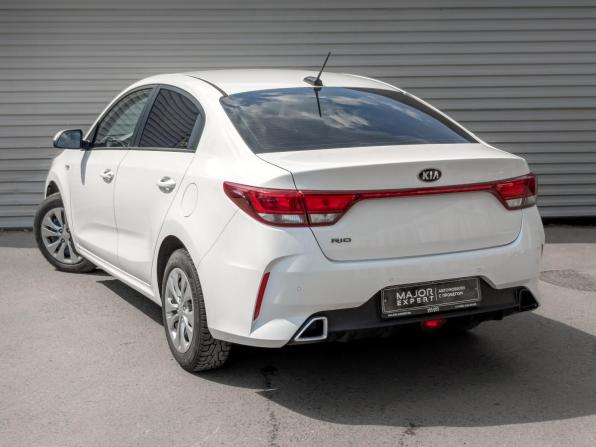 Kia Rio IV Рестайлинг с пробегом 2021 года, цена 1 550 000 рублей, 80362 км, седан, Автокод Объявления