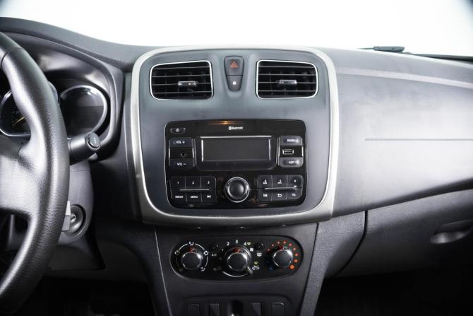 Renault Logan II с пробегом 2017 года, цена 779 000 рублей, 195000 км, седан, Автокод Объявления